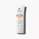 Un flacon de 30 ml de Ultra-Light Daily UV Defense de Kiehl’s sur fond blanc.