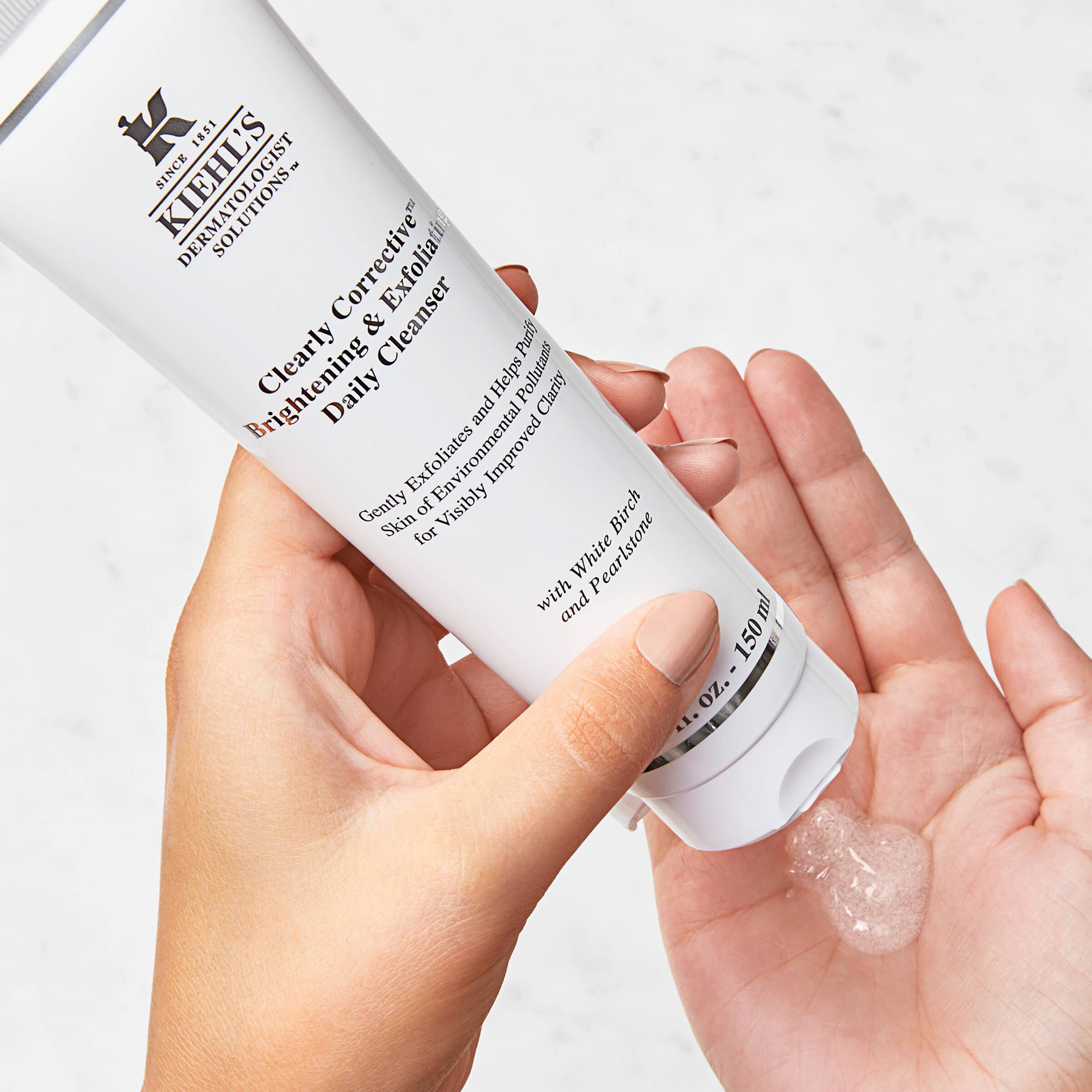 Clearly Corrective™ Brightening Exfoliating Cleanser