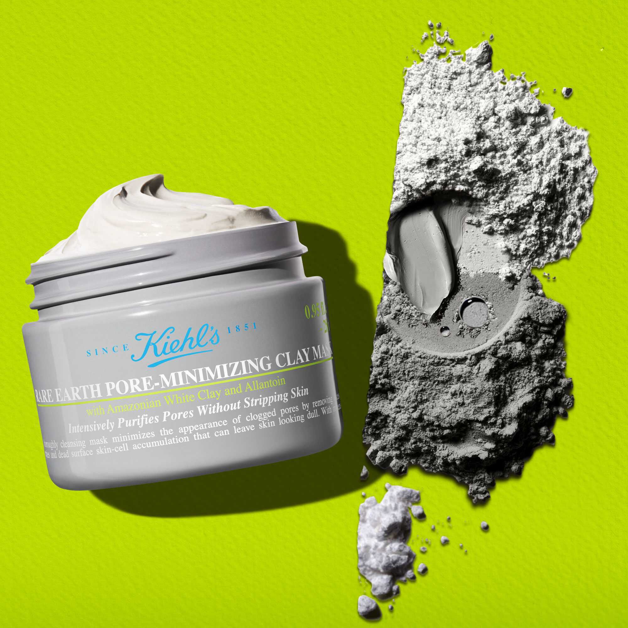 Contient de l'Argile Blanche d'Amazonie issue du commerce equitable, une formule a 96 % biodegradable et un pot compose a 30 % de plastique recycle (PCR)