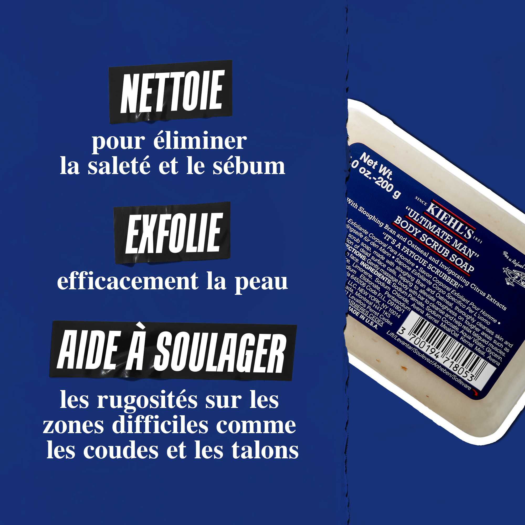 Ultimate Man Body Scrub Soap sur fond bleu fonce avec le texte : « Nettoie pour eliminer la salete et le sebum. Exfolie la peau efficacement et aide a attenuer la rugosite sur les zones difficiles comme les coudes et les talons. »