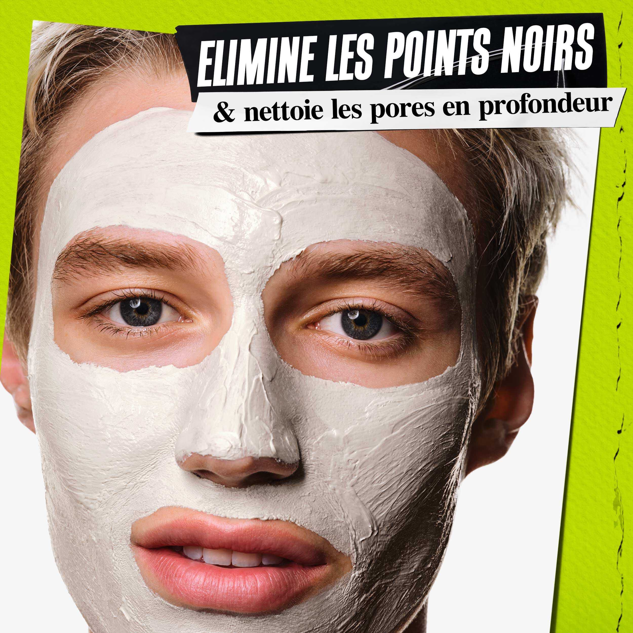 Mannequin avec le Masque Nettoyant Rare Earth applique sur le visage - Nettoie les pores en seulement 10 minutes