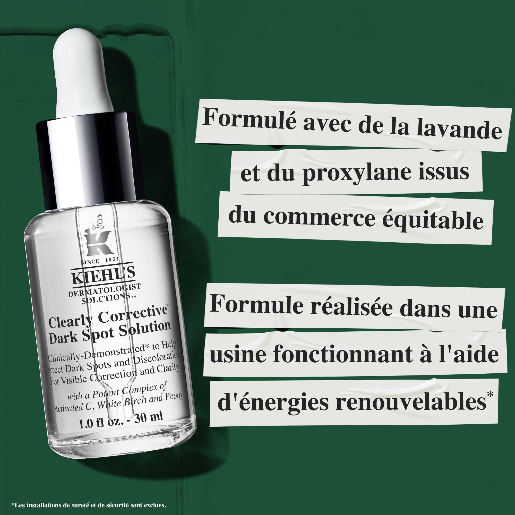 Flacon de Clearly Corrective Dark Spot Solution avec des allegations de durabilite concernant l'energie renouvelable et le verre recycle.