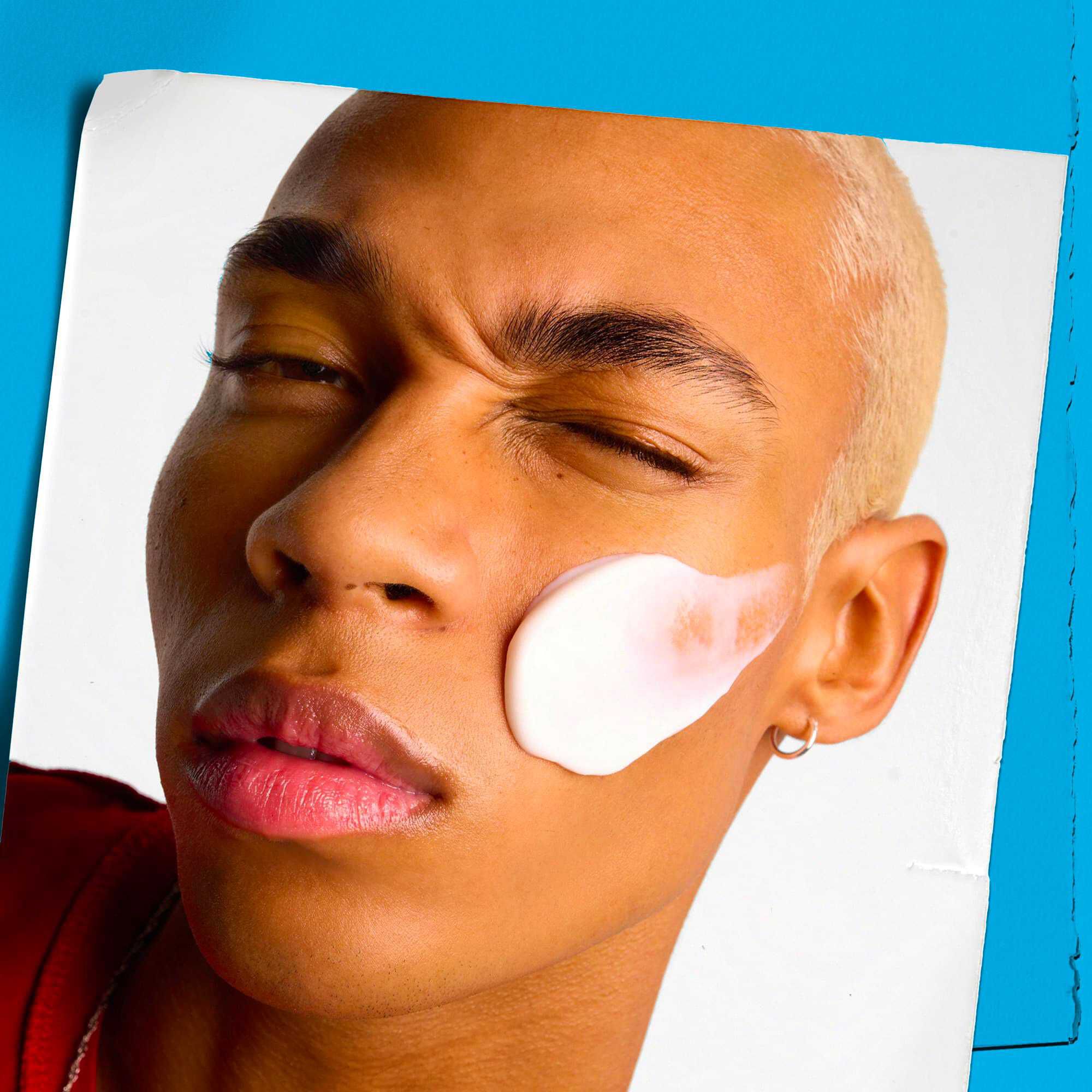 La creme Ultra Facial offre une reparation de la barriere cutanee en 1 heure et 72 heures d'hydratation