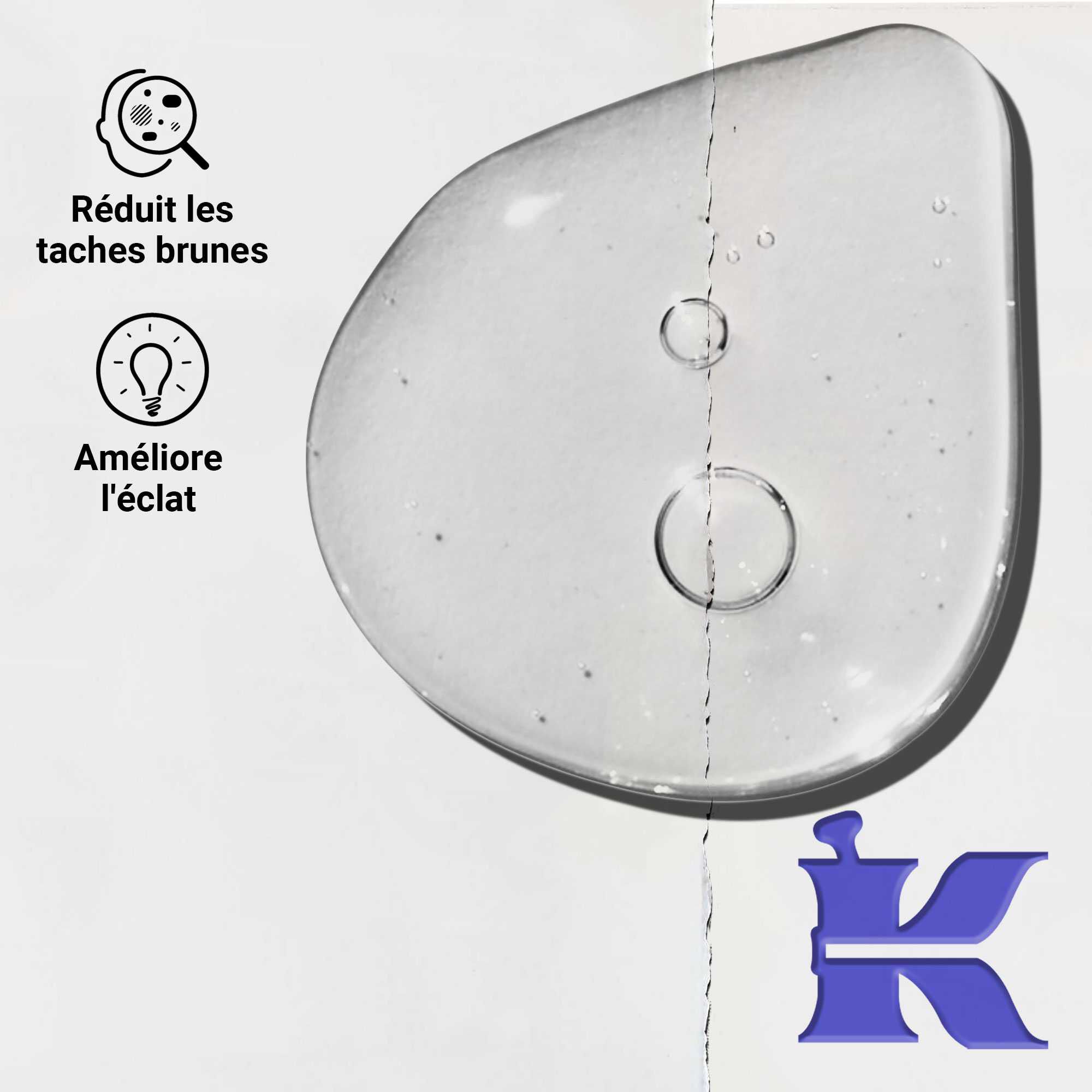 Gros plan sur la texture du Clearly Corrective Dark Spot Solution montrant des gouttes de liquide clair.