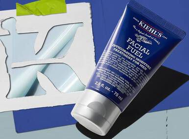 Soin visage Kiehl’s Facial Fuel – tube bleu sur fond bleu avec logo K decoupe