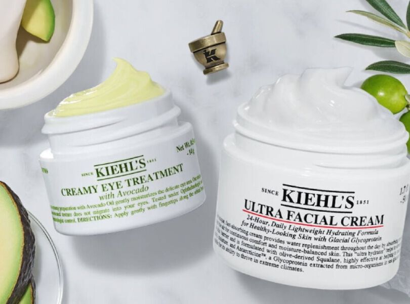 deux pots de creme kiehl's blanc entoure d'avocats