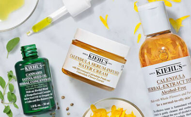 Gamme de produits Kiehl's comprenant de l'huile de graines de cannabis, une creme hydratante a la calendula et un extrait de calendula alcool-free, entoures d'ingredients naturels.