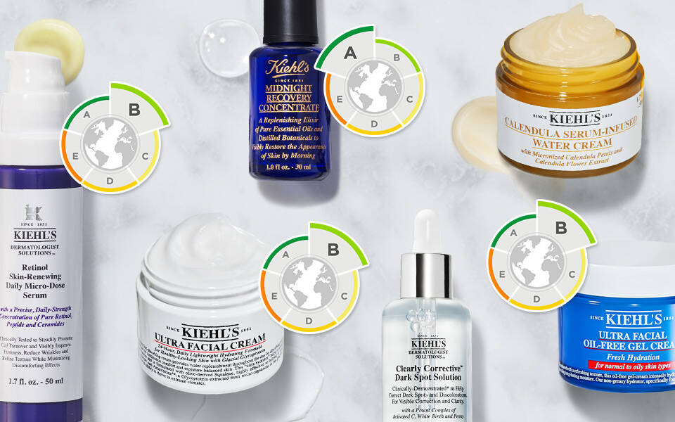 Variete de produits de soins de la peau Kiehl's disposes sur un fond marbre, avec des etiquettes de classement.
