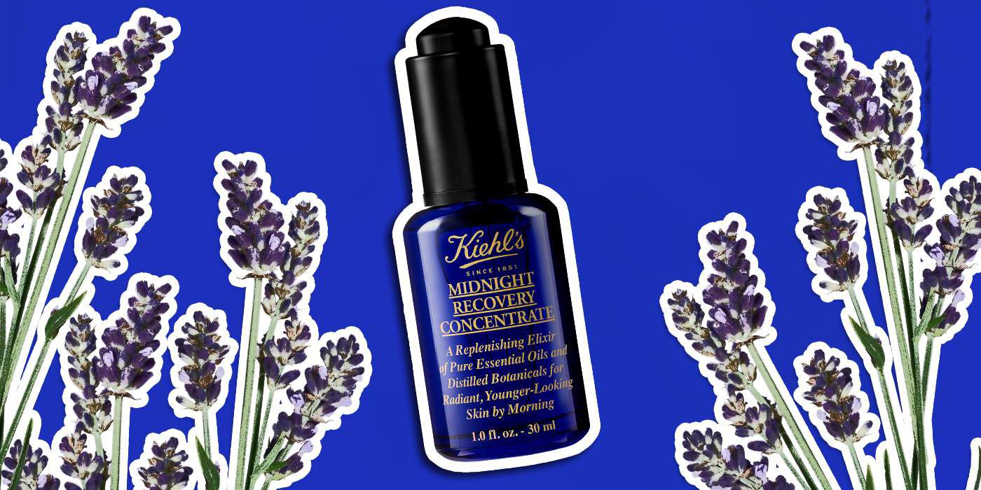 Midnight Recovery Concentrate, produits Kiehl's avec de l'huile de lavande, sur un fond bleu