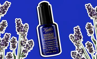Midnight Recovery Concentrate, produits Kiehl's avec de l'huile de lavande, sur un fond bleu