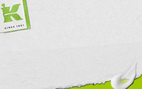 Image avec un fond blanc dechire, affichant un logo vert avec la lettre "K" et le texte "SINCE 1851" en bas a gauche, accompagne d'une goutte blanche dans le coin inferieur droit.