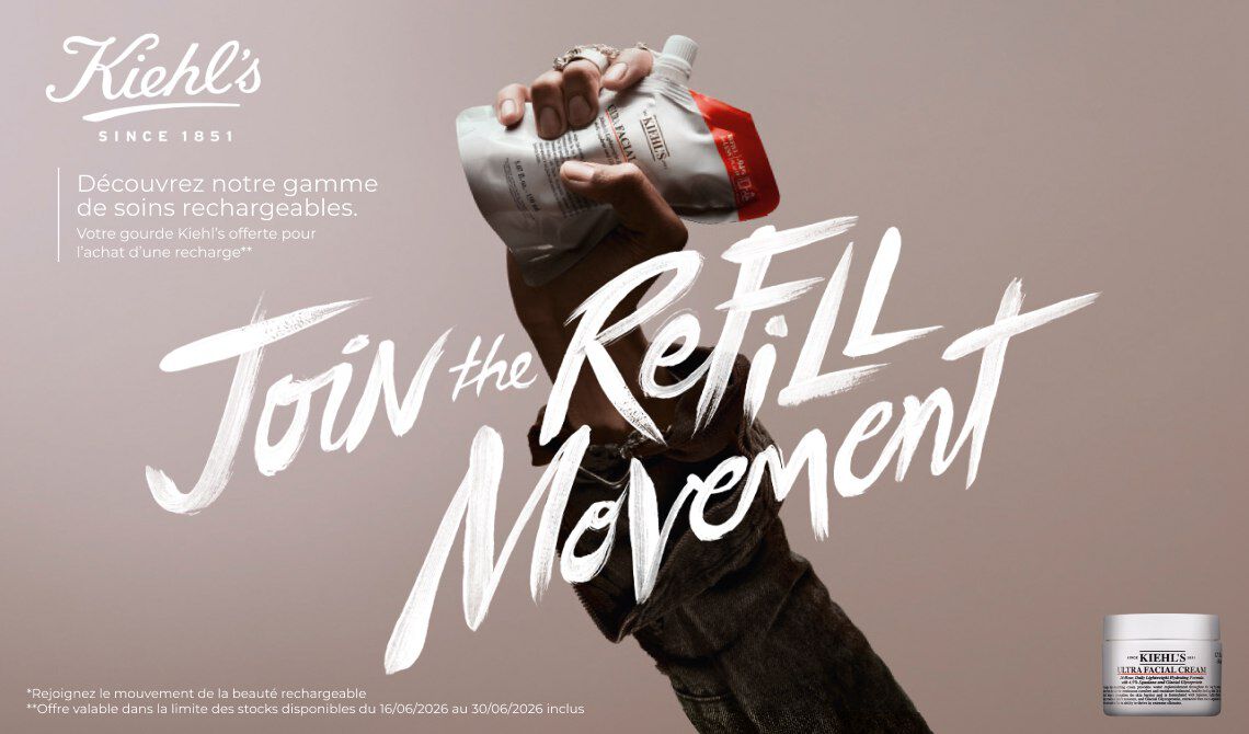 Une main tenant une recharge Kiehl's Ultra Facial Cream avec le slogan "Join the Refill Movement" – Decouvrez la gamme de soins rechargeables Kiehl's, avec une gourde offerte pour l'achat d'une recharge, offre valable du 16/06 au 30/06/2026