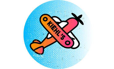 Logo colore de Kiehl's representant un avion stylise sur fond bleu.