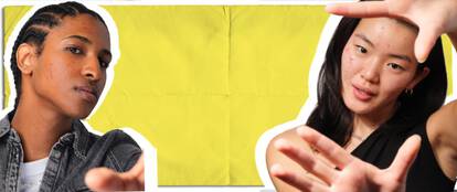 Deux personnes avec des expressions determinees se tenant des deux cotes d'un fond jaune.