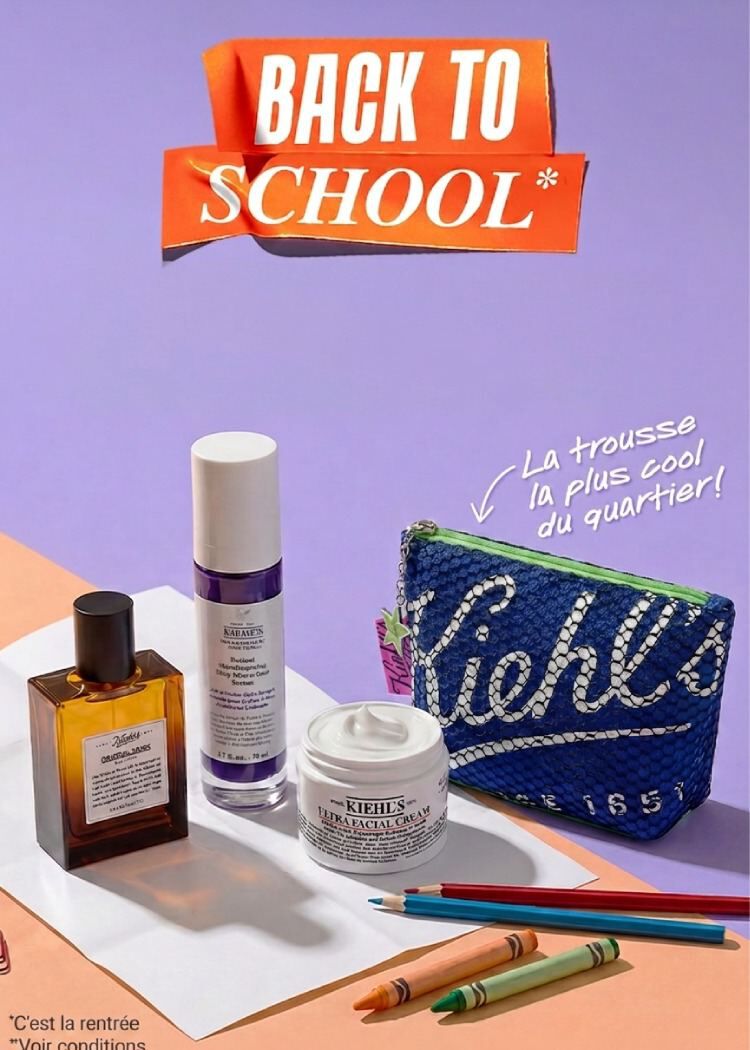 trois produits kiehl's et une trousse bleue poses sur une table orange avec un fond violet