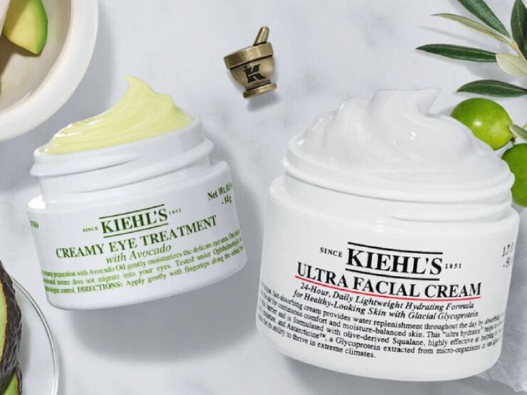 deux pots de creme kiehl's blanc entoure d'avocats