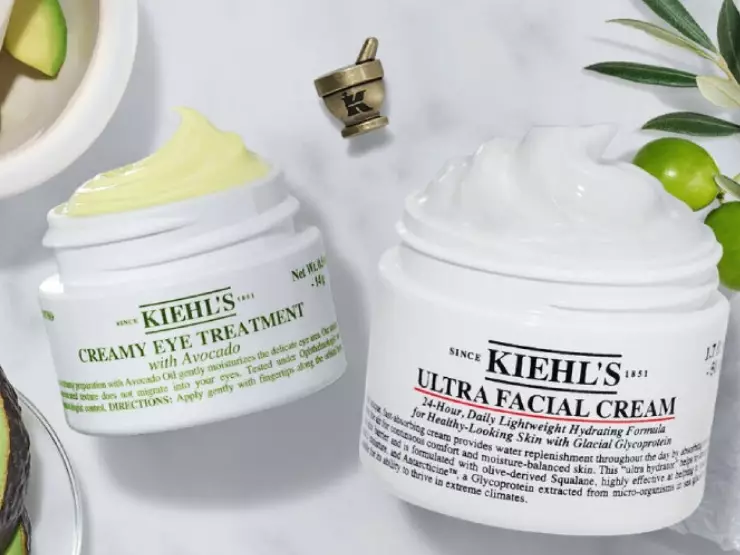 deux pots de creme kiehl's blanc entoure d'avocats