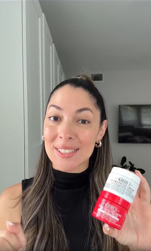 Homme utilisant la gamme Facial Fuel de Kiehl's